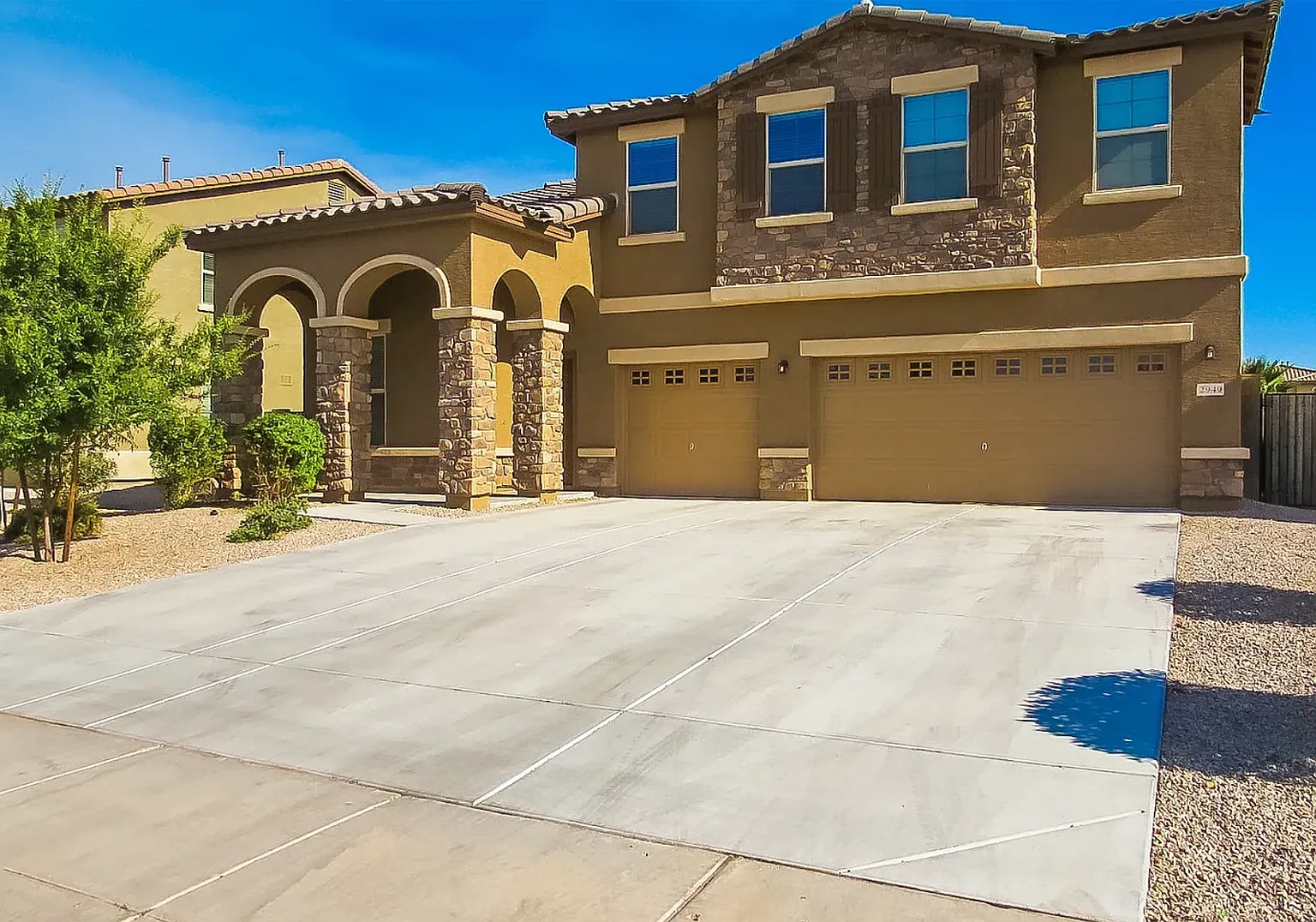 5 bed and 3 baths in Gilbert — Photo 1