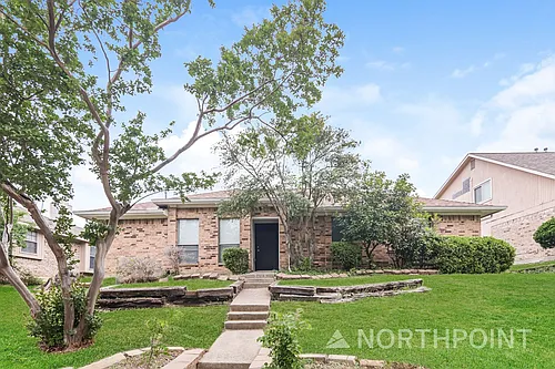 1706 Saint James Dr Photo 1