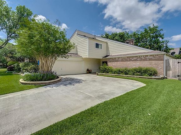 This home has had lots of major updates like the roof being replaced in 2016, the driveway was replaced in 2015, Leafguard Gutters installed in 2013, sprinkler system installed in 2012 and all exterior siding is cement board siding.