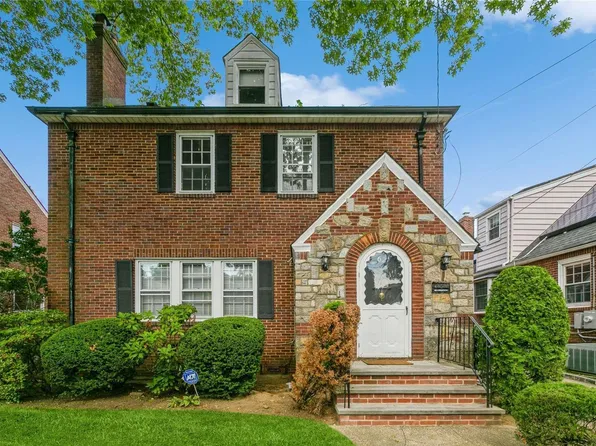 62 Iris Avenue, Floral Park, NY 11001