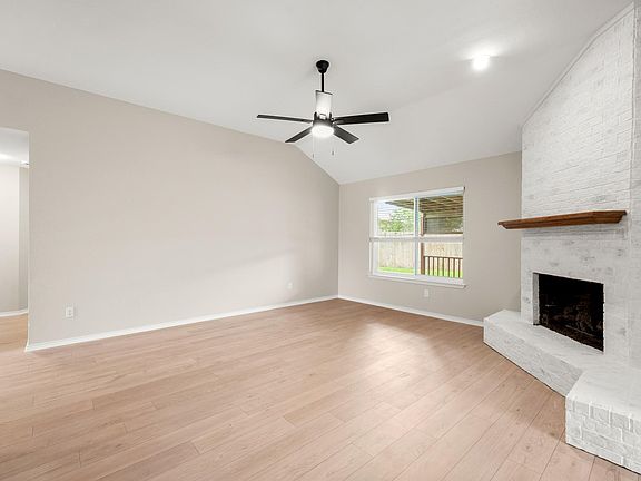 5th image of 2113 Rosemary Ln