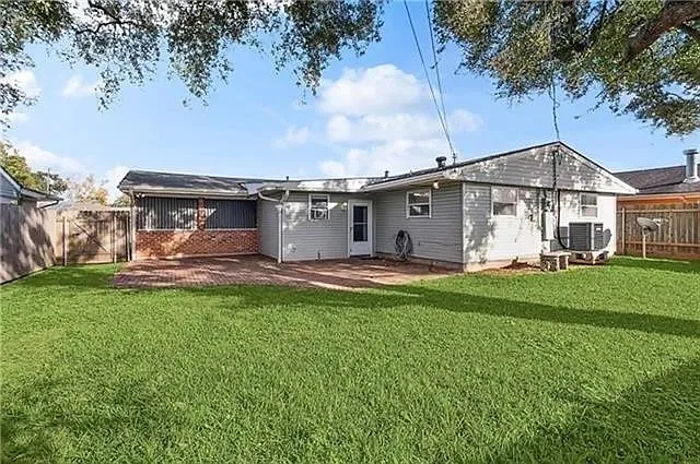 3 bed, 2.0 bath, 1450 sqft, $2,200 — Photo 3