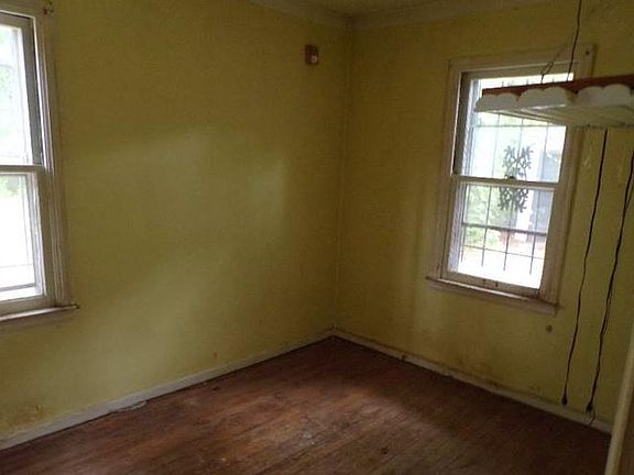5th image of 22316 Puritan St