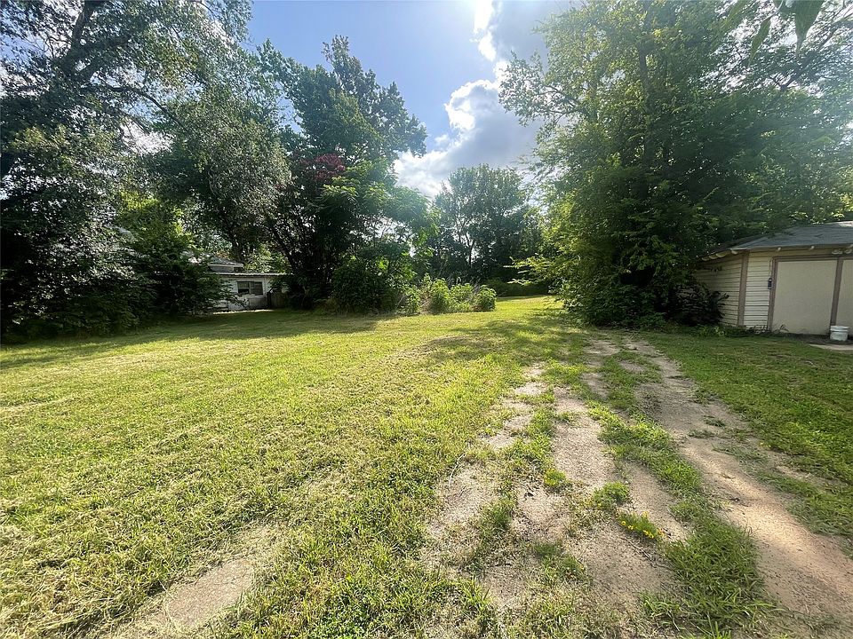 2nd image of 404 Texas St