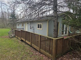 19 Meadowlark Ln, Warsaw, NY 14569