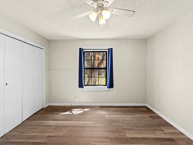 917 Crockett Ct — Photo 10