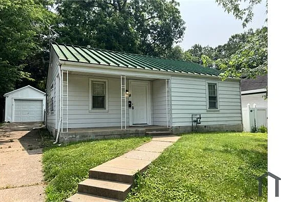 18 Beacon Ave