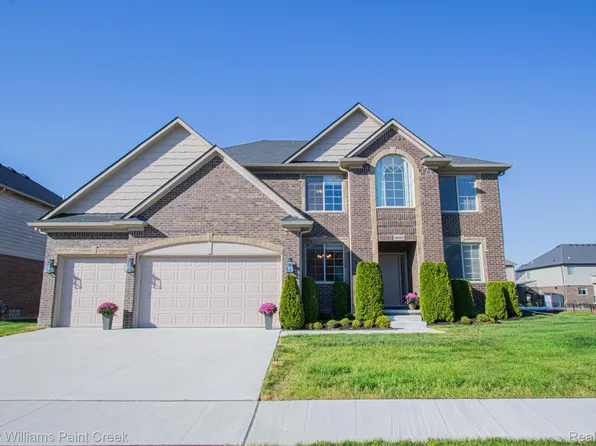 19097 Paddington Ln, Macomb, MI 48042