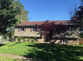1102 Clarke St, Herndon, VA 20170
