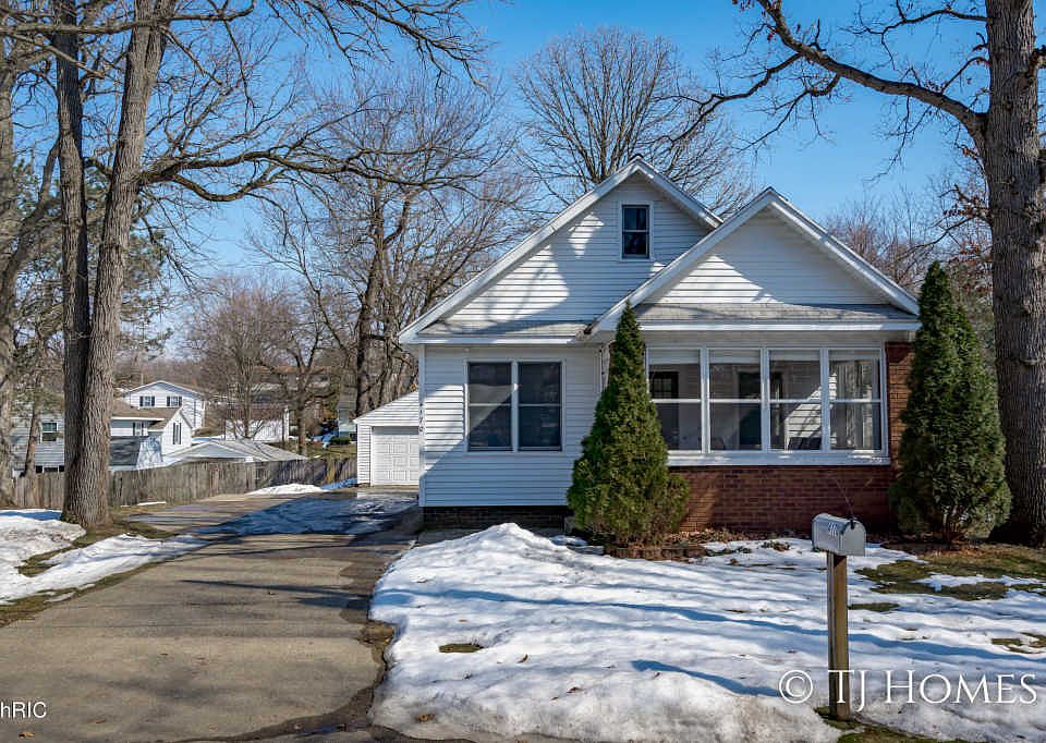 1st image of 4170/4160 Woodbury Ave