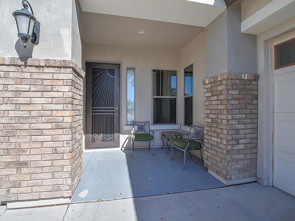 5th image of 610 E Tropical Dr