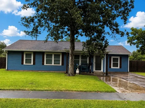 206 Mattson St, West Columbia, TX 77486
