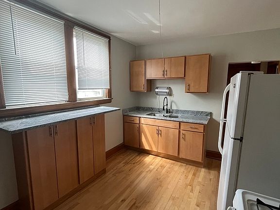 3rd image of 5639 W Wellington Ave #2