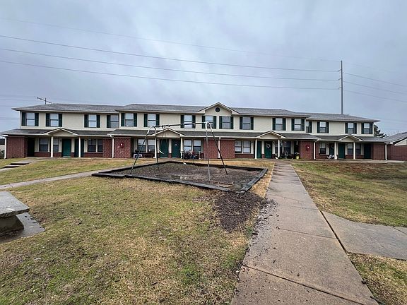 2nd image of 4301 Yorkshire Dr #10