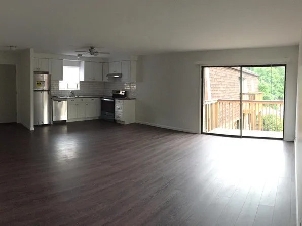 208 Meadow Woods Ln, Lawrence Township, NJ 08648