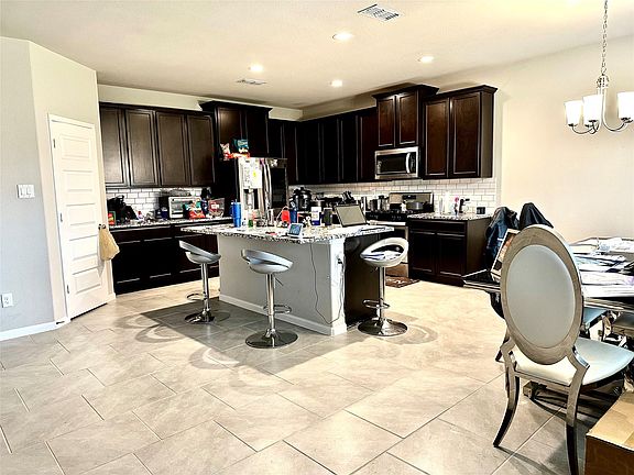 5th image of 4010 Chester Bay Ln