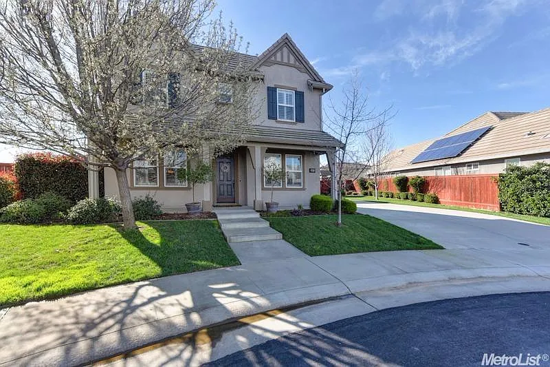 2073 Rhodes Ln photo 1