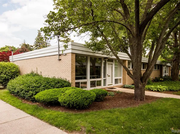 1510 Chateaufort Pl, Detroit, MI 48207