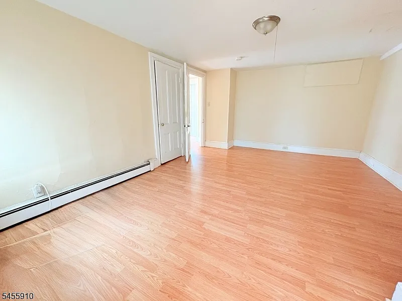 1 bed, 1.0 bath, $1,600 — Photo 2