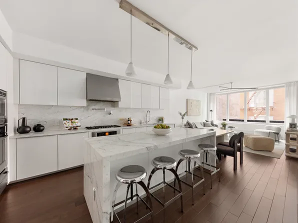 5 Franklin Place image 1 of 16