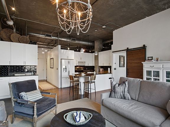 5th image of 3235 Roswell Rd NE Unit 520