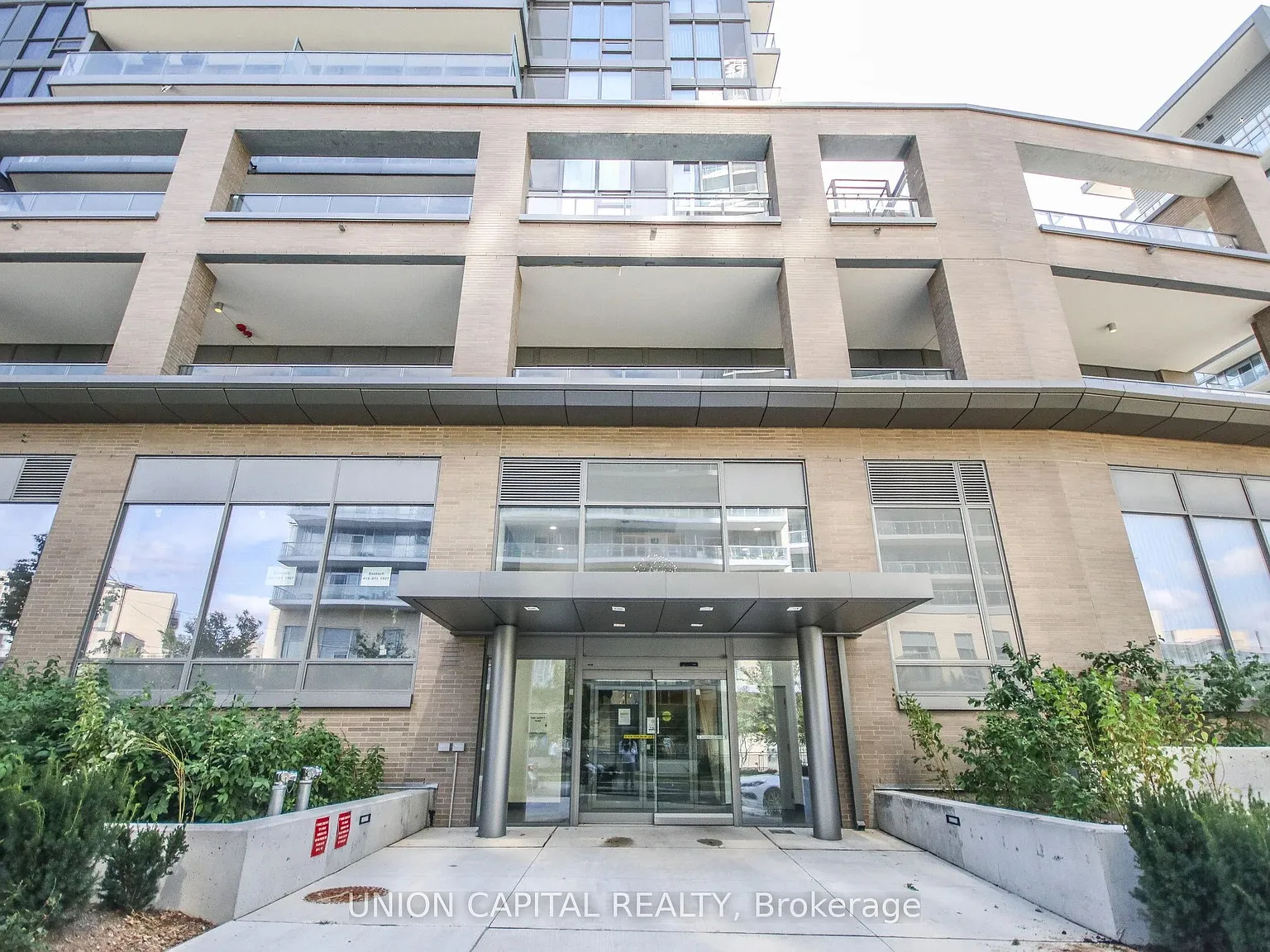 Park Club Condos — Photo 2