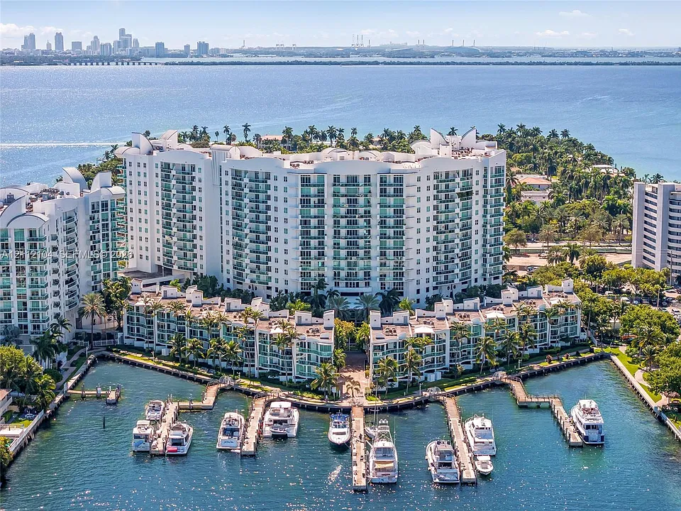 7900 Harbor Island Dr #1203
