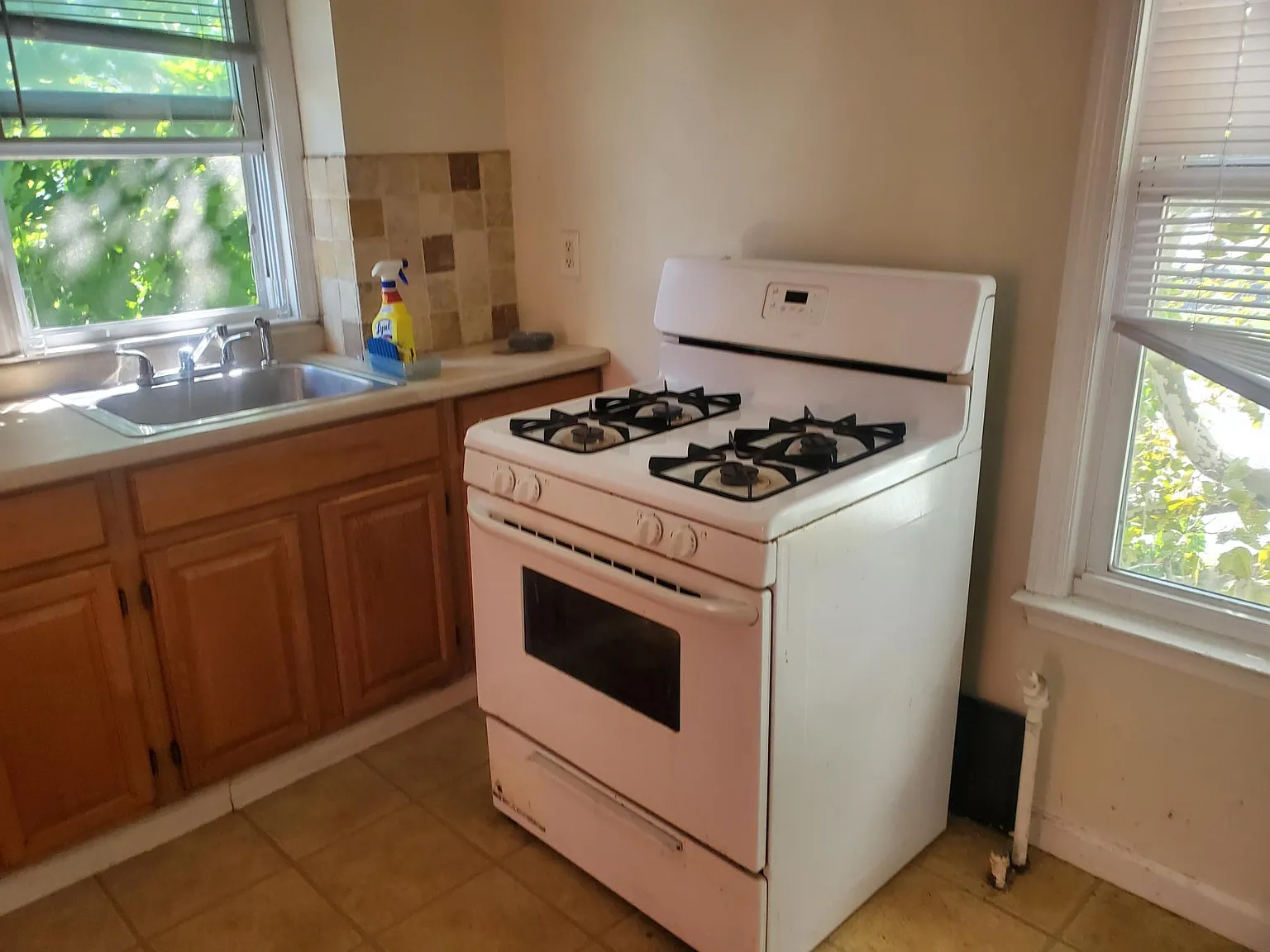 1036 McBride St — Photo 3