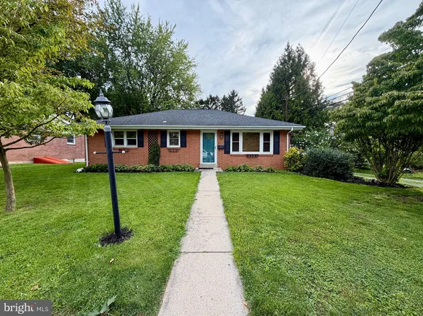 125 S Center Ave, Palmyra, PA 17078