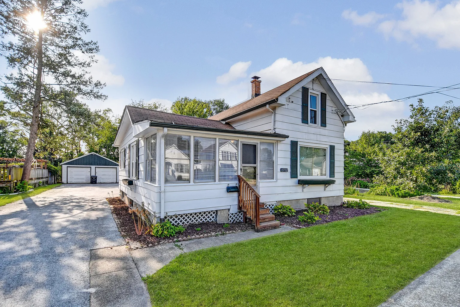 15732 Chicago St photo 1