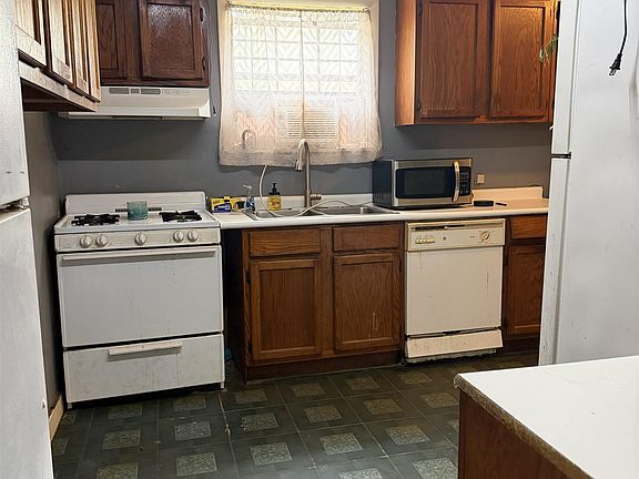 4th image of 22728 Wing Ln #B