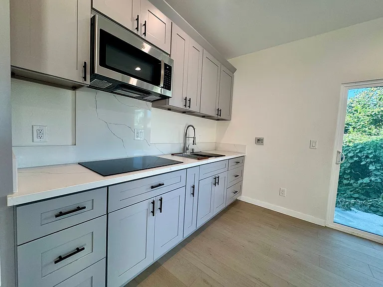 147 E 59th St #147 — Photo 3