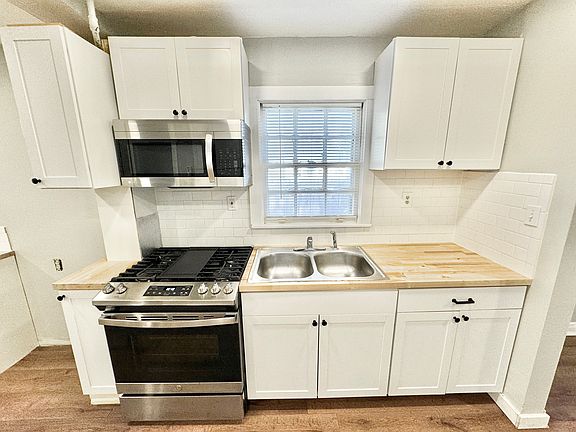 3rd image of 995 E Walthal Cir
