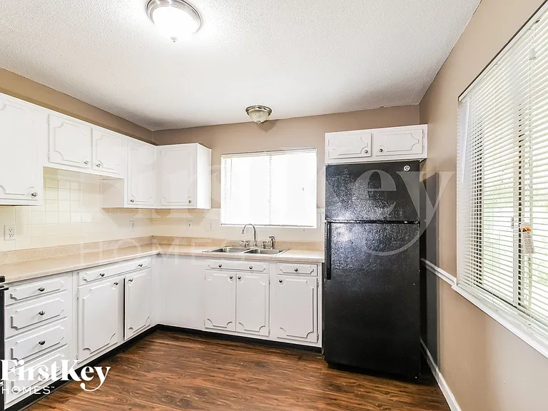 2030 E Humes Ln — Photo 7
