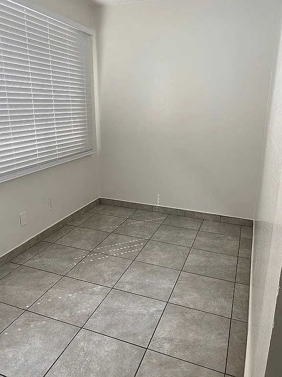 15831 Vanowen 1 BD 1 BA JR — Photo 2