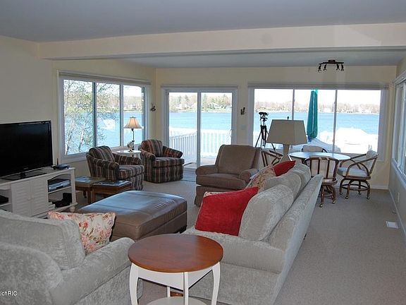 4th image of 7996 Island Ct