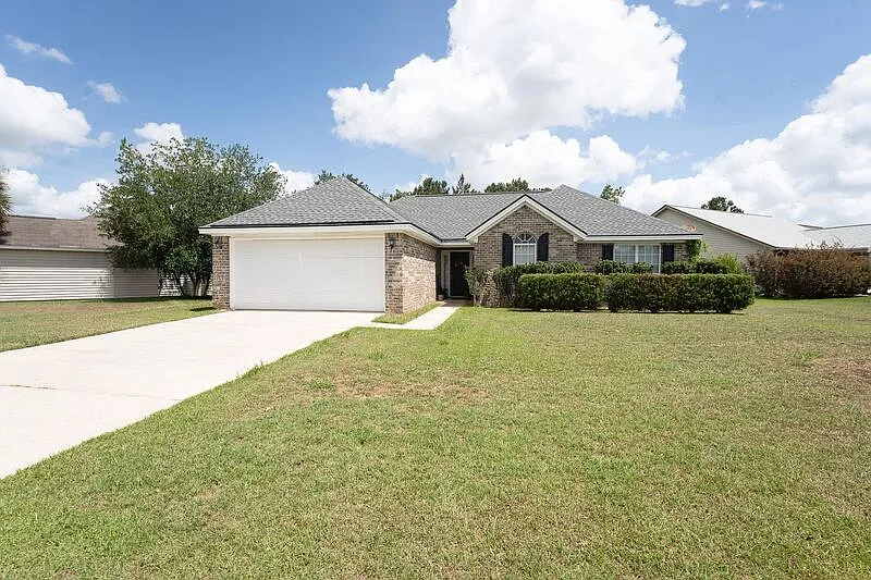 3 bed, 2.0 bath, 1343 sqft, $1,850 — Photo 2