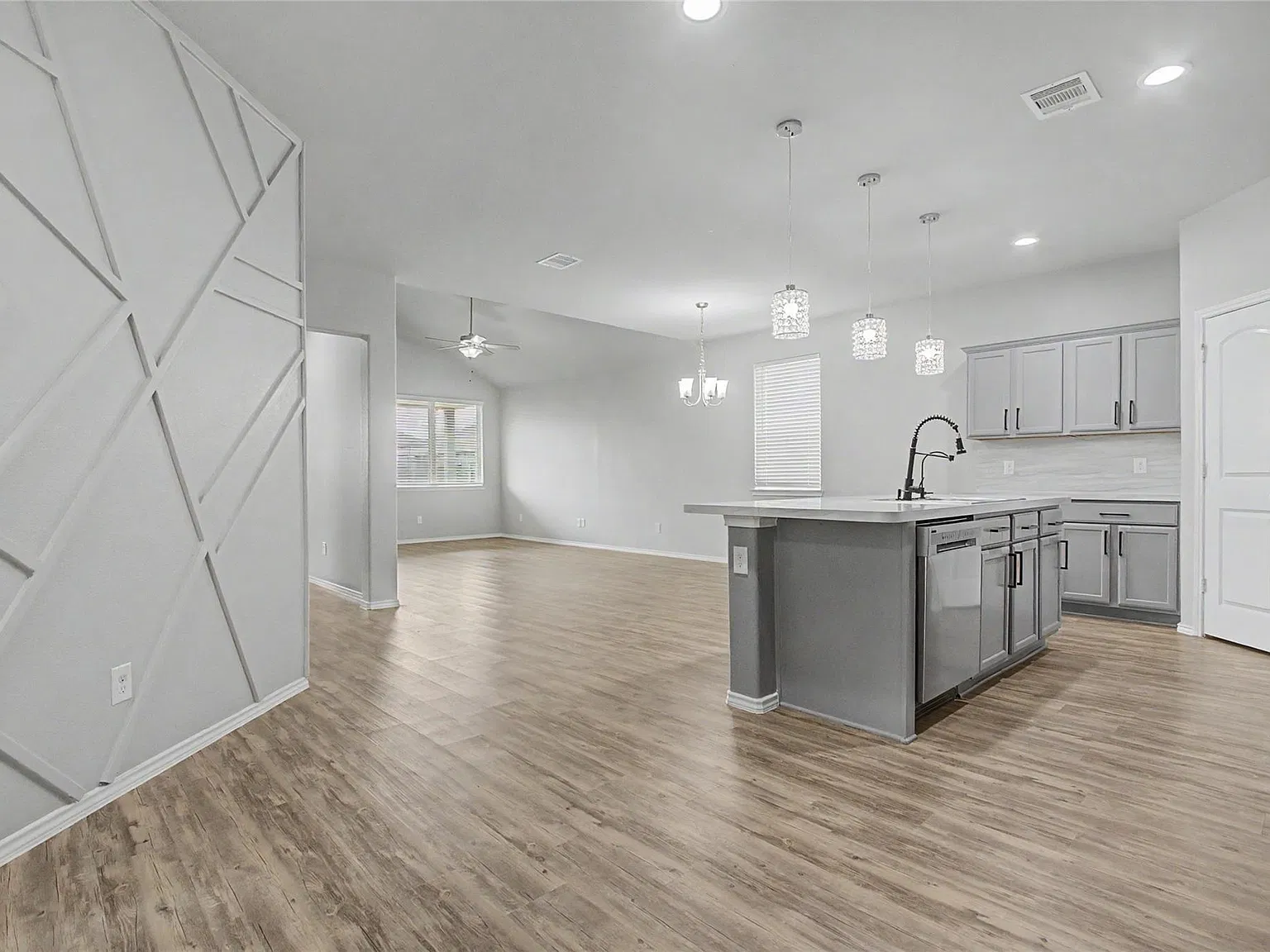 4 bed, 2.0 bath, 1757 sqft, $2,050 — Photo 1
