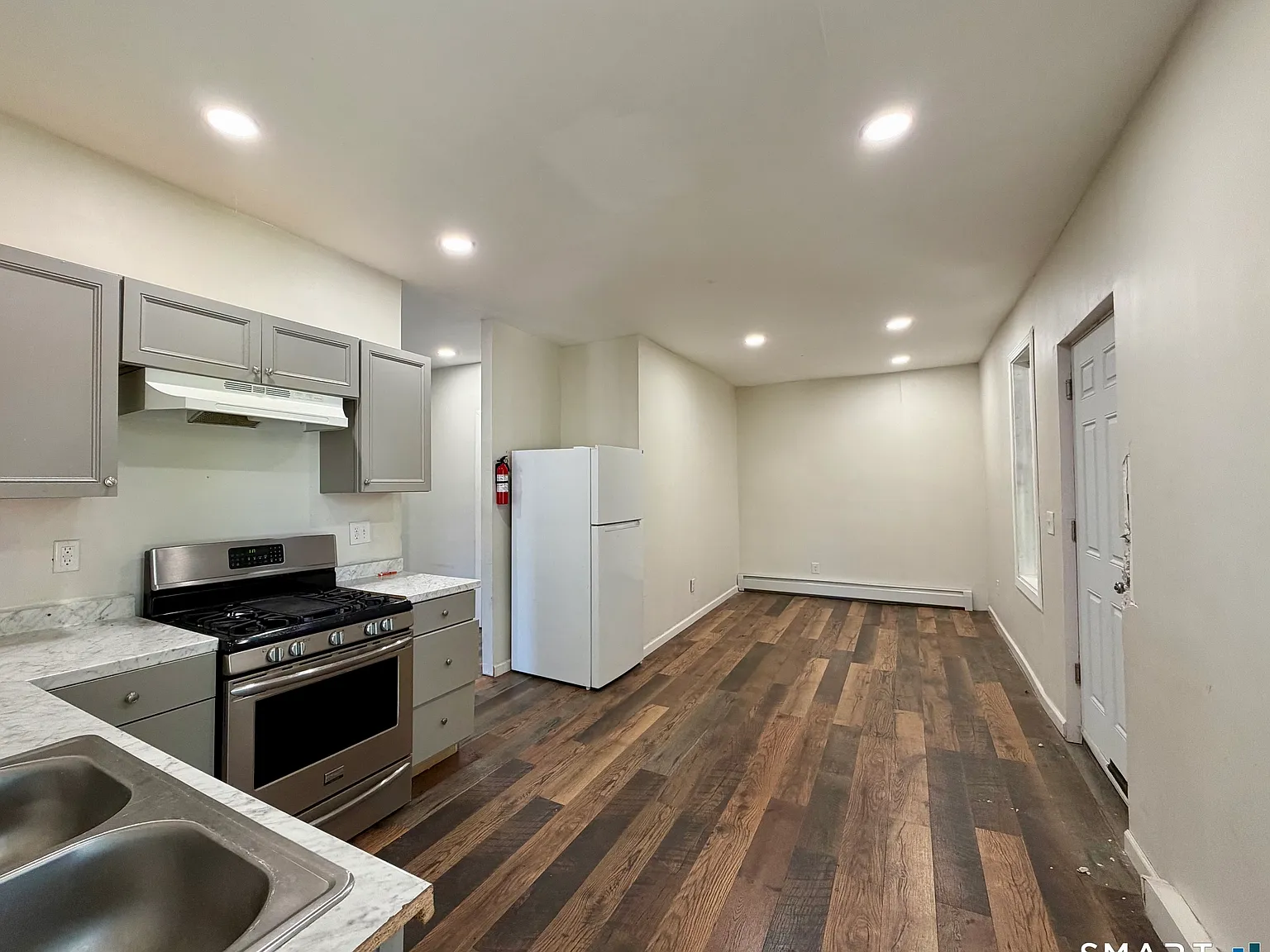 3 bed, 1.0 bath, 1148 sqft, $1,595 — Photo 2