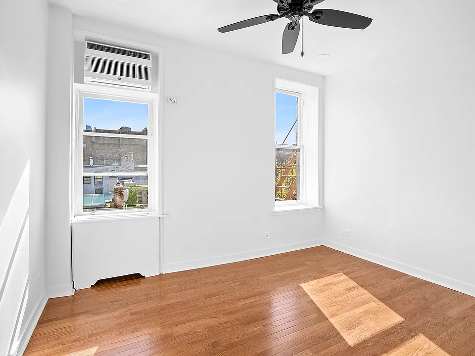 51 Bank St #15