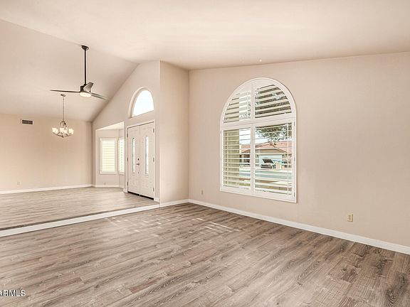 4th image of 2722 E LAWNDALE Street