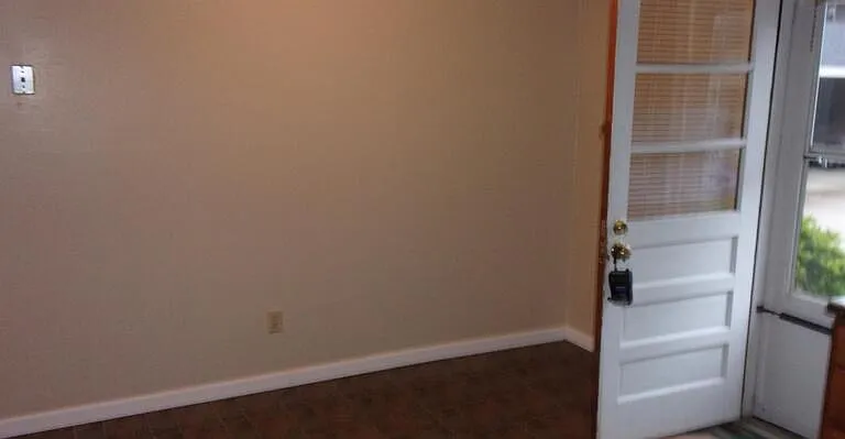 460 Laurel Dr — Photo 4