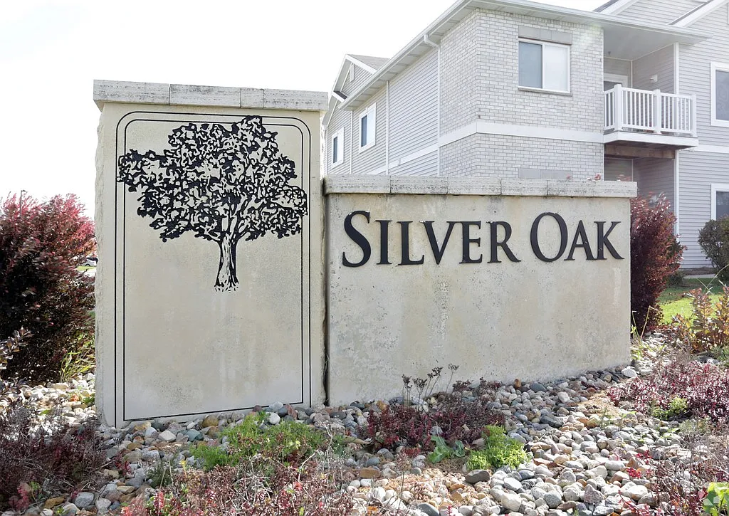 Silver Oak Condos — Photo 3