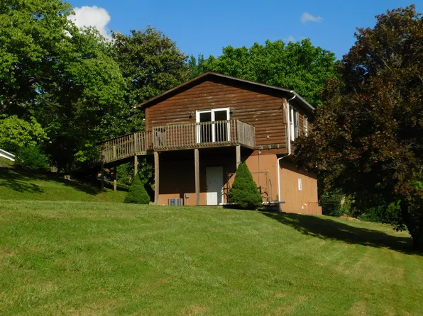 104 Ross Dr, Loyall, KY 40854