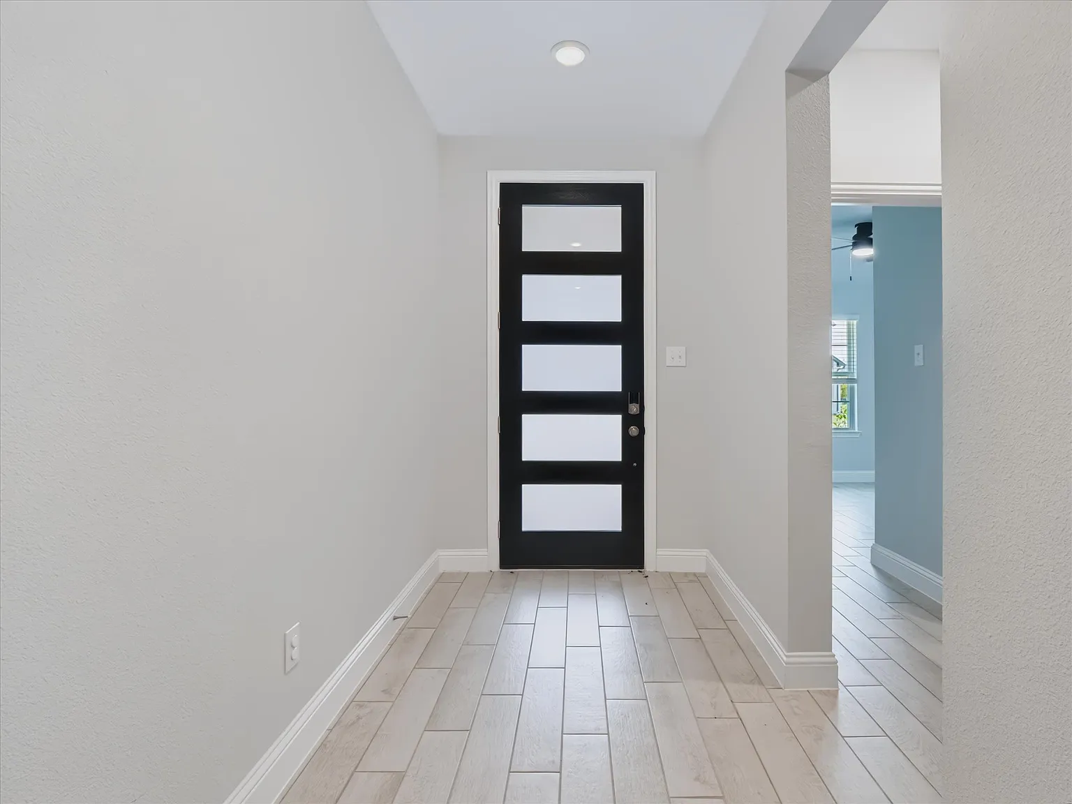 4 bed, 2157 sqft, $2,400 — Photo 3