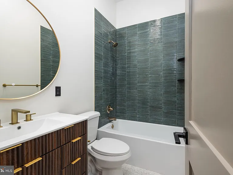 1613 N 33rd St #D — Photo 14