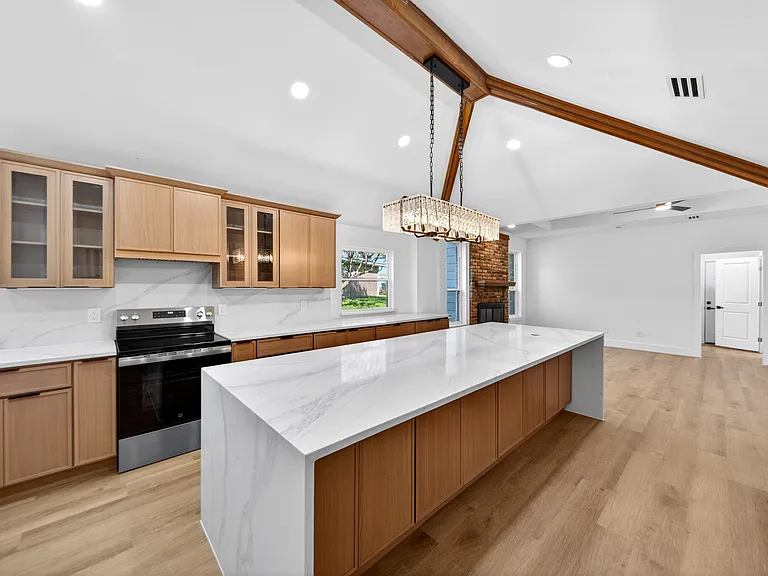 1213 Sycamore Dr — Photo 4