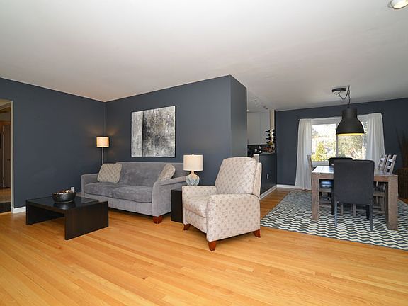 4th image of 6837 N Santa Monica Blvd