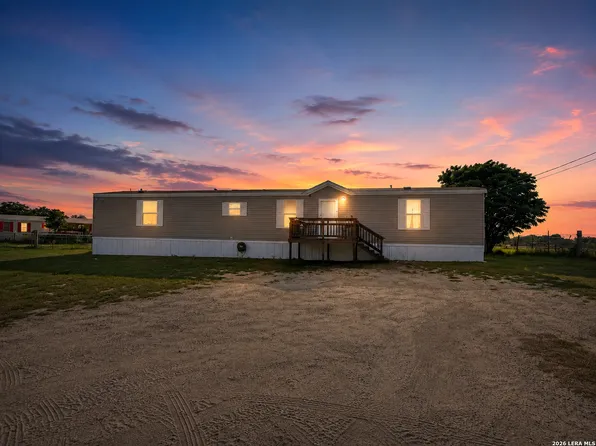 4814 Young Oak, Elmendorf, TX 78112