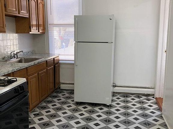5th image of 41 Garrison Ave #1
